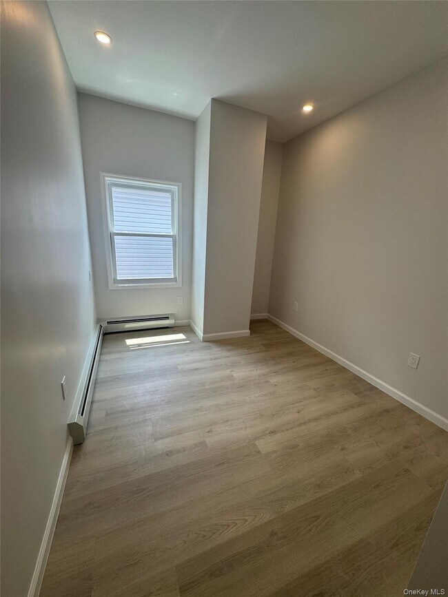 Foto del edificio - 4370 Edson Ave