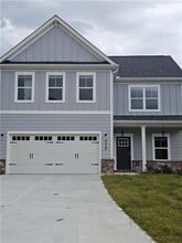 Building Photo - 3362 Skyland Dr