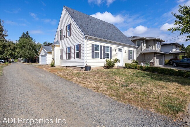 Foto del edificio - 4 br, 3 bath House - 1120 Elm Street