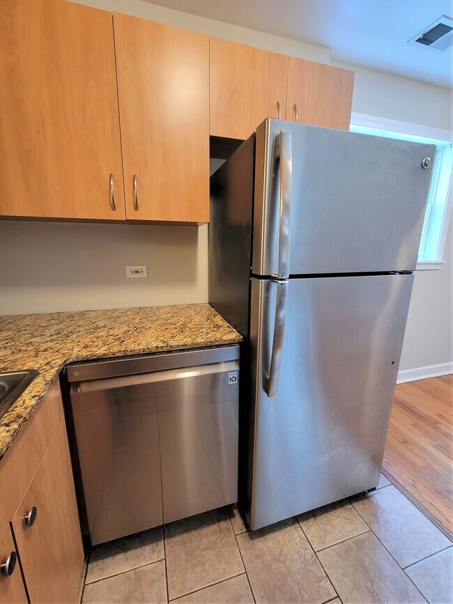 Foto del edificio - 2642 W Foster Ave