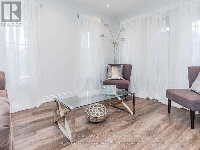 Building Photo - 49 Convoy Crescent