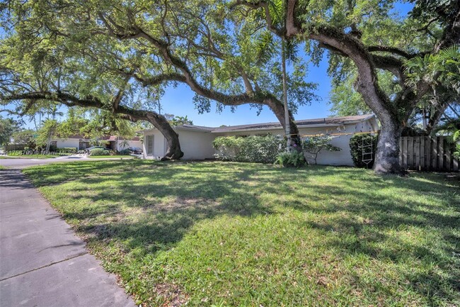 Building Photo - 3370 N 47th Ave
