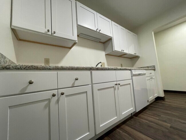 Foto del edificio - 385 Huse Rd