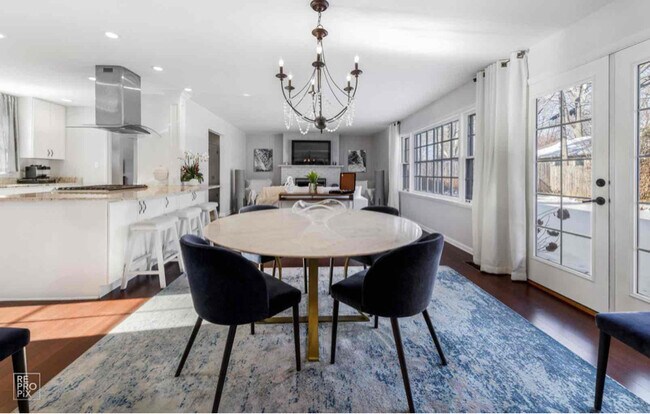 Foto del edificio - 409 Bridle Ln