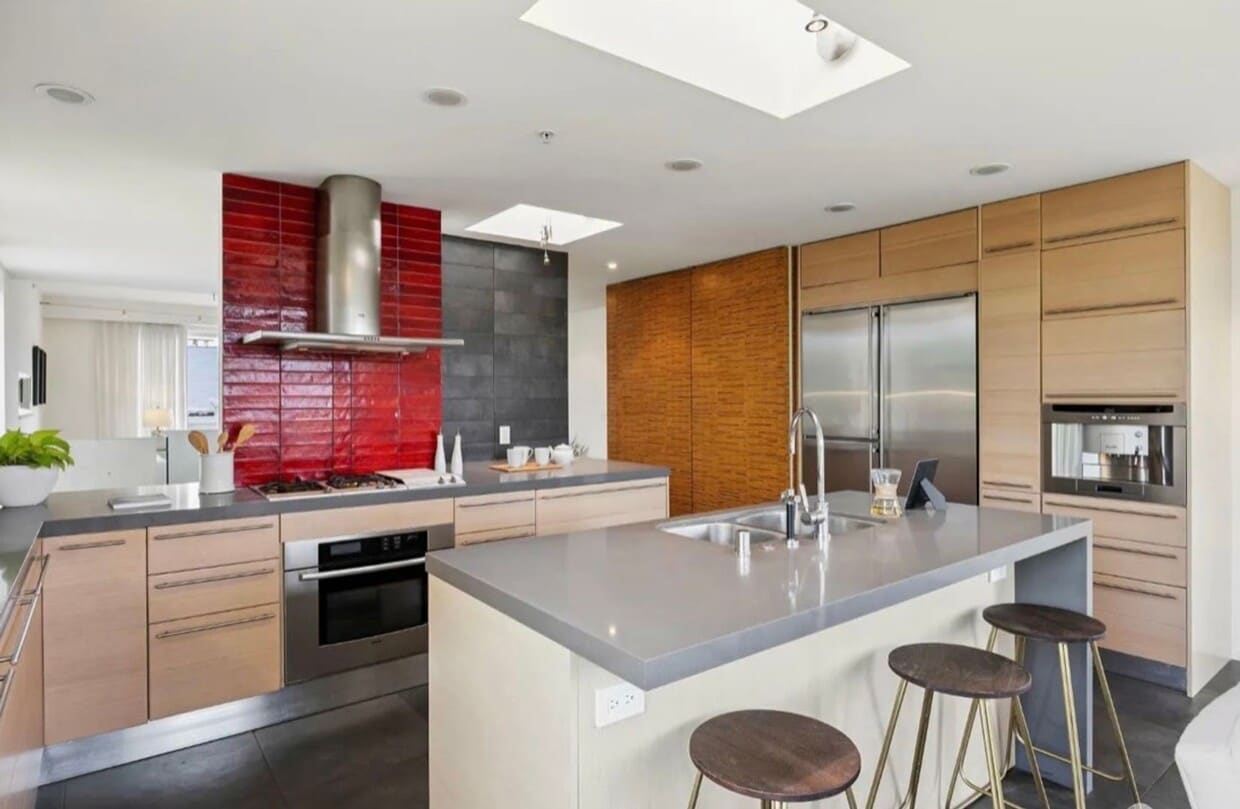 Foto principal - One-of-a-Kind Sophisticated Top-Floor Cond...