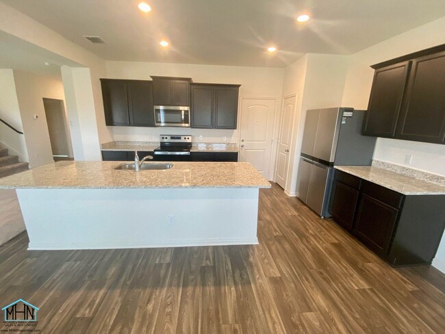 Building Photo - BEAUTIFUL 4 bed/2.5 bath in Converse that'...