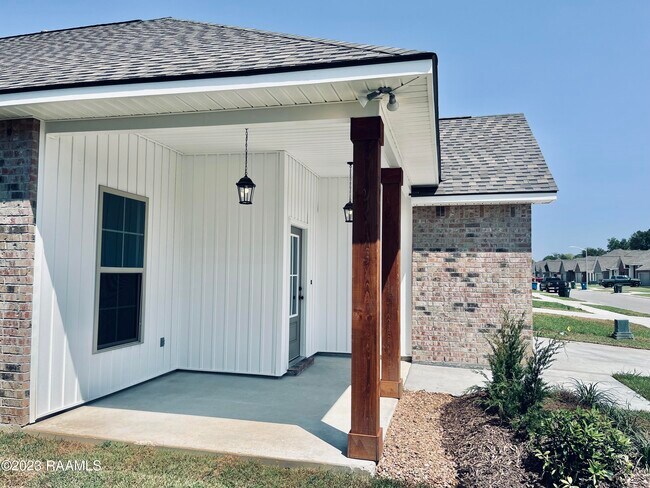 Building Photo - 105 Lightbourne Dr