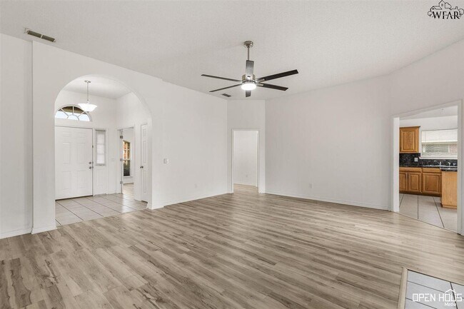 Foto del edificio - 6017 Sandy Hill Blvd