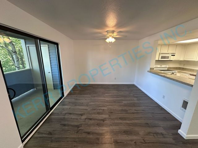 Foto del edificio - Charming 2-Bed Condo in Clackamas – Perfec...
