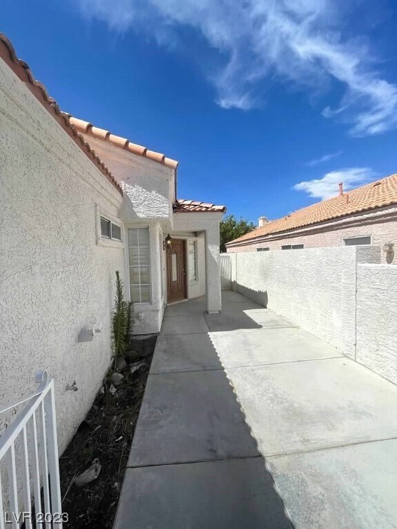 Foto del edificio - 9820 Cross Creek Way