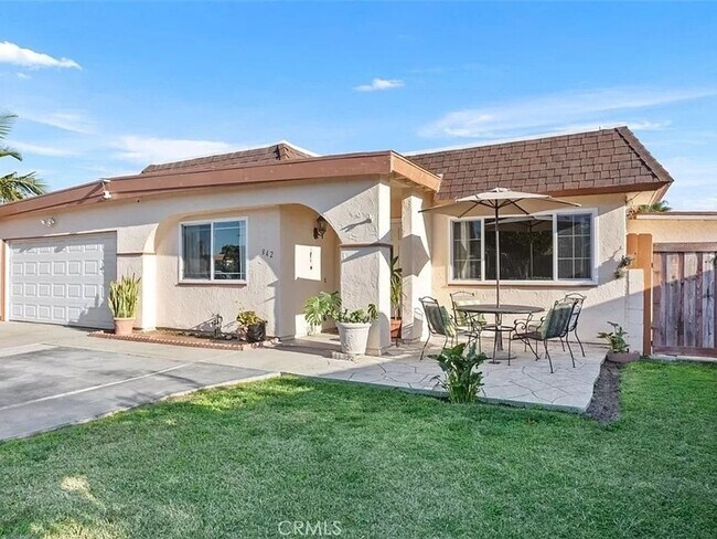 Foto del edificio - Charming 4-Bedroom Single-Family Home in S...