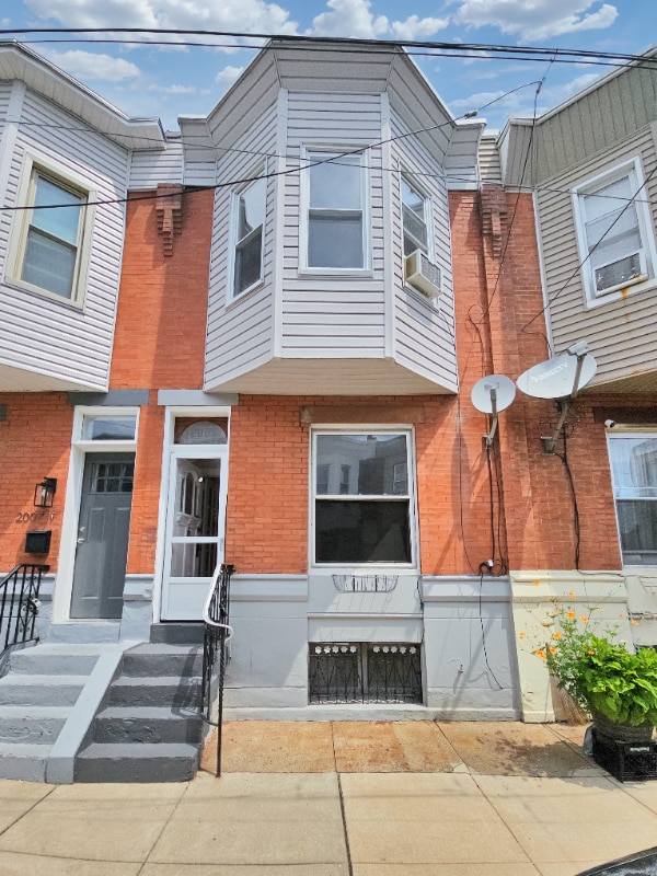 Photo - 2005 Mercy St Townhome