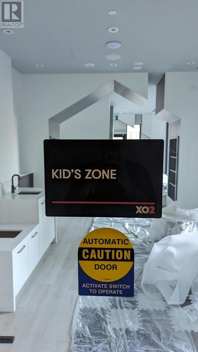 Building Photo - 285 Dufferin St