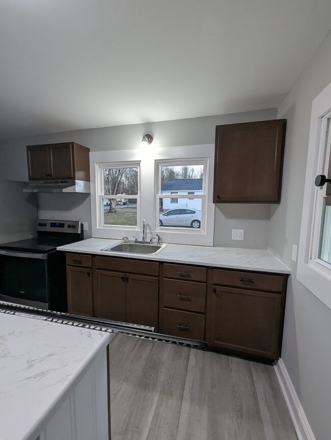 Building Photo - 706 Zane Perkins Dr