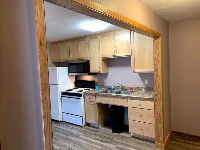 Warm and Open Space - 808 13th Ave SE