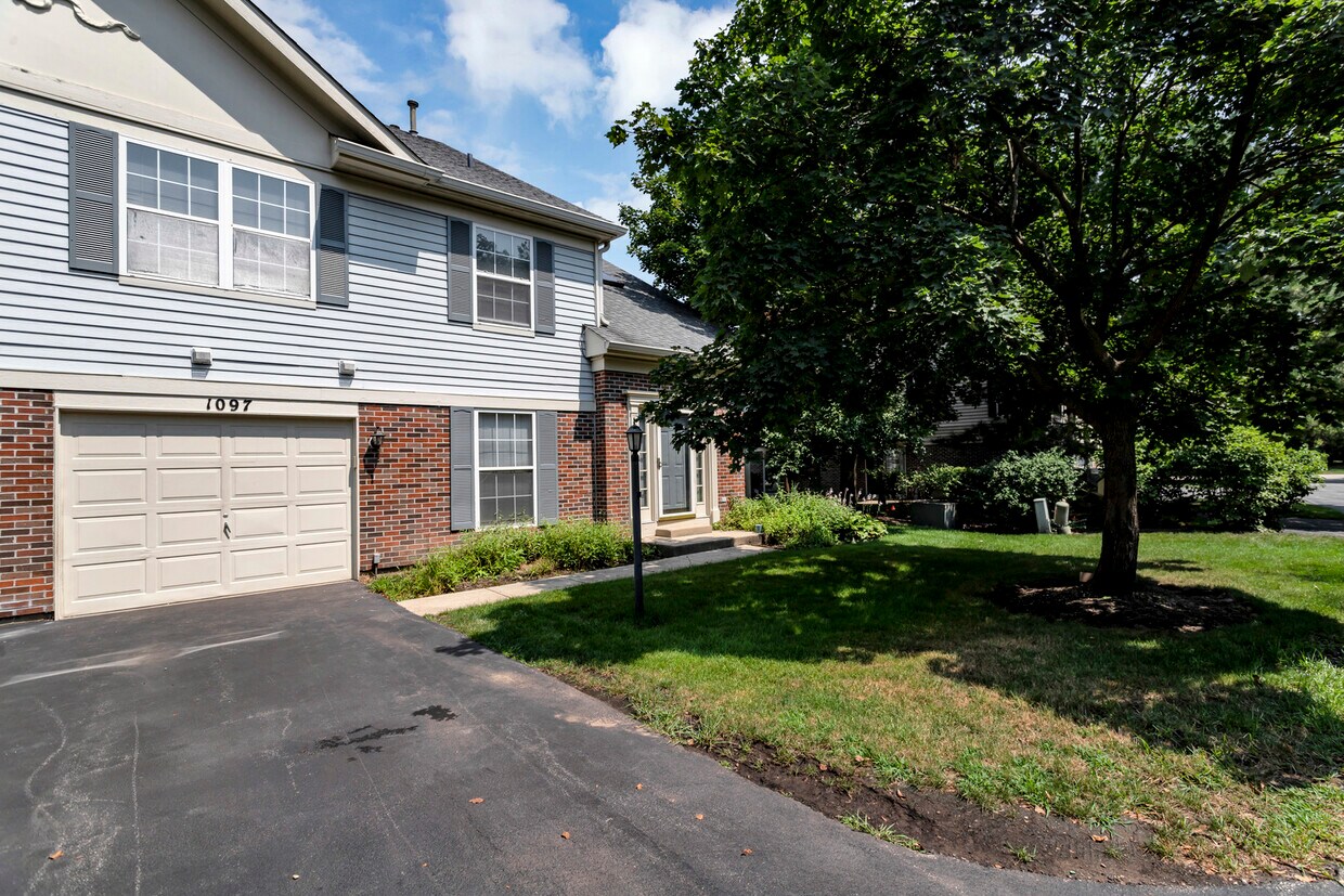 Primary Photo - 1097 Quaker Hill Ct