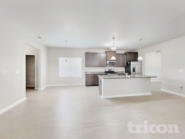 Building Photo - 656 Armitage Way