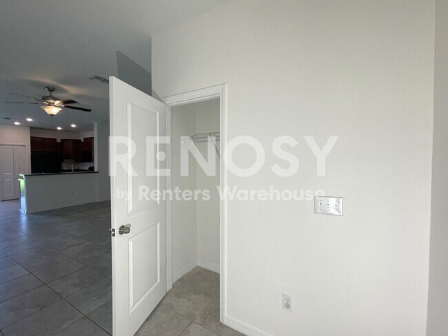Building Photo - REDUCED with $300 Credit for 8/1 Move-in Spacious 3/2.5/1 Townhome in Riverview