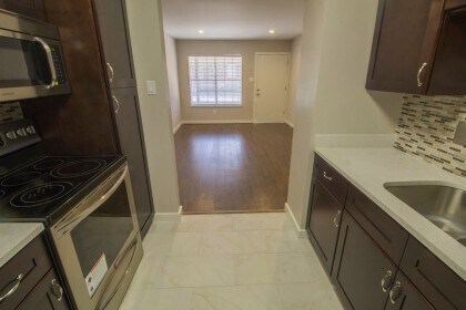 Foto del edificio - 845 Augusta Dr