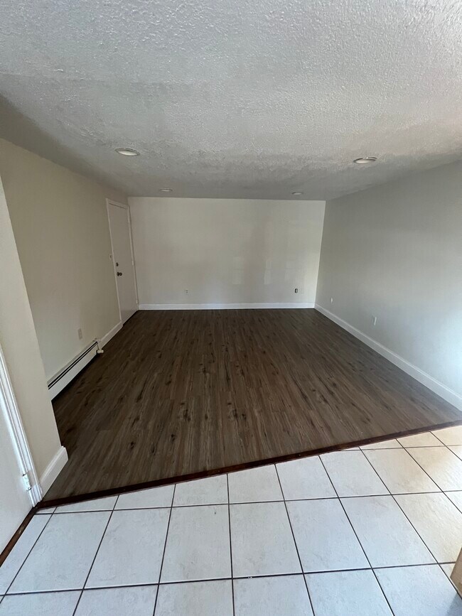 Foto del edificio - 8 Carriage Hill Rd