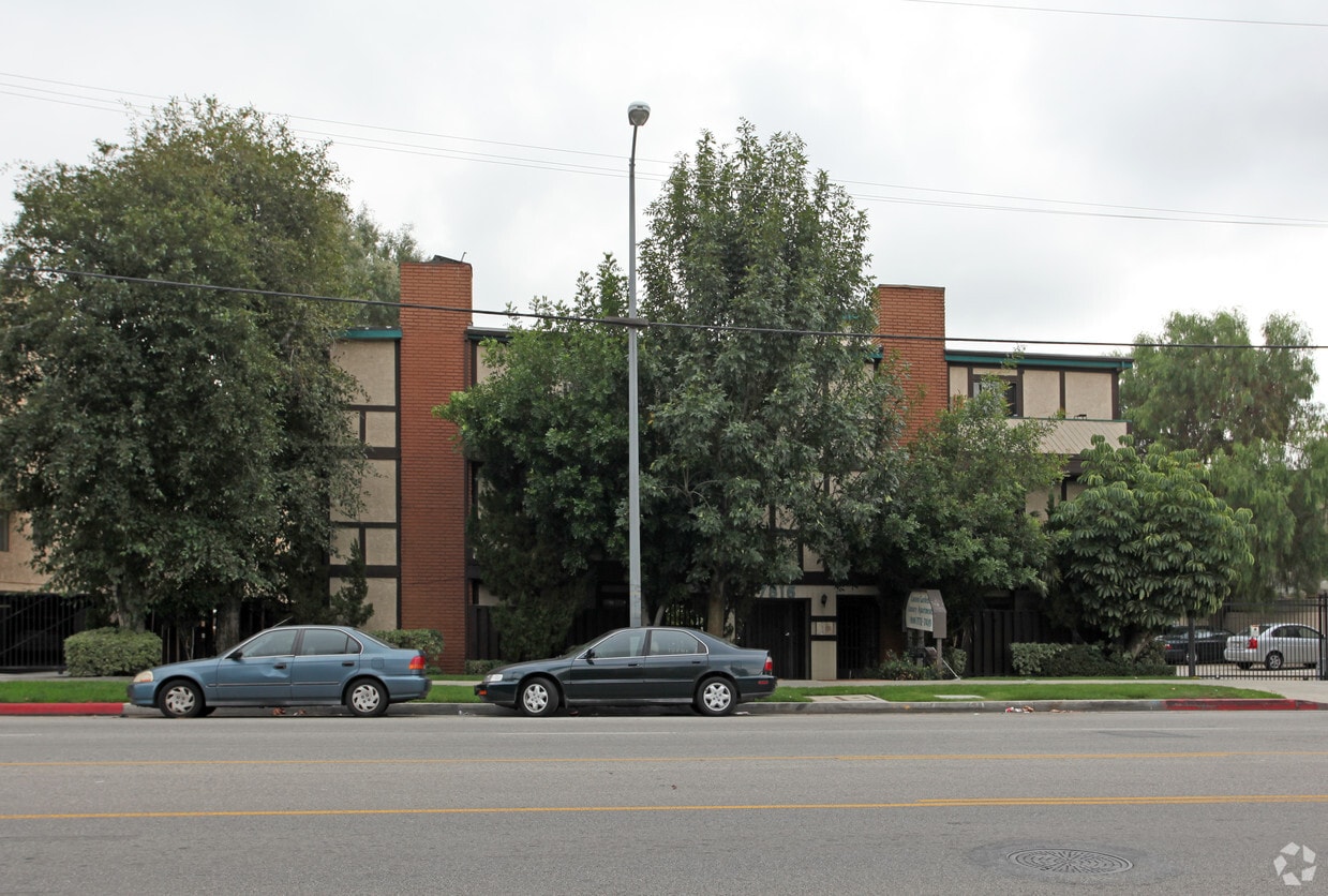 Building Photo - Lassen Garden Apartments