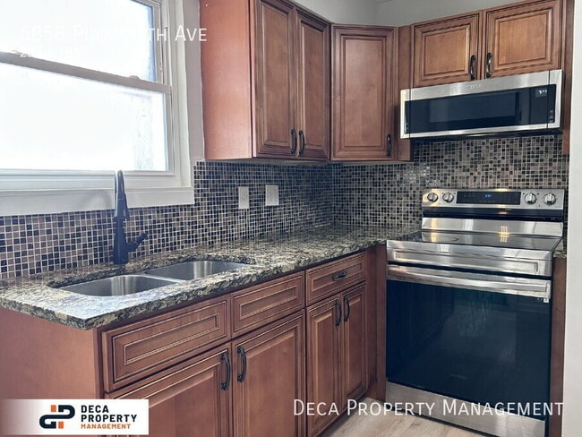 Building Photo - 6858 Plymouth Ave