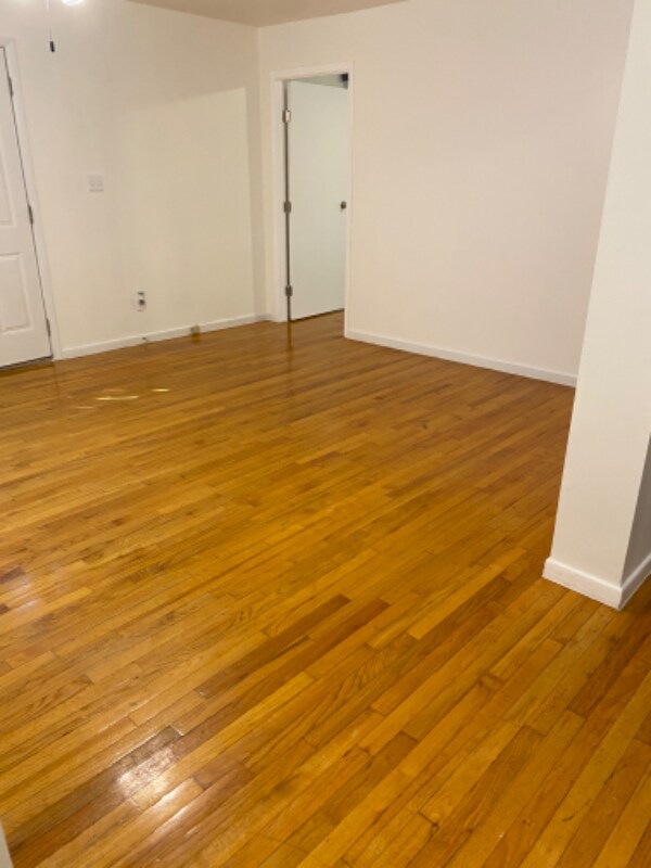 Foto del edificio - 570 Jefferson Blvd