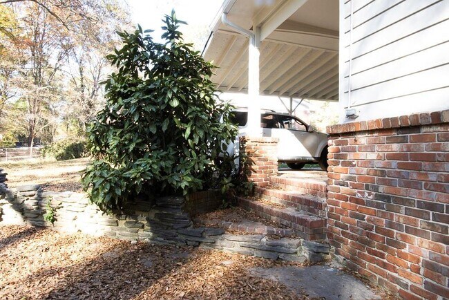 Foto del edificio - 916 Jones Mill Rd