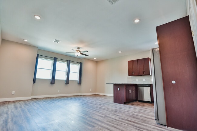 Building Photo - 3245 Dixie Dr