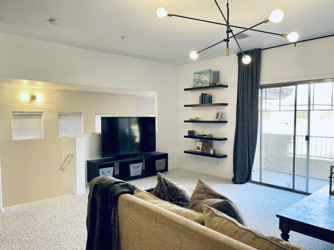 Foto del edificio - 525 N Miller Rd