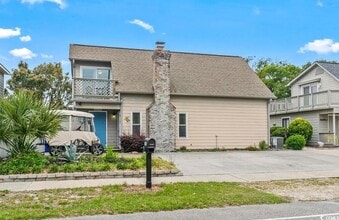 Building Photo - 605B 17th Ave S