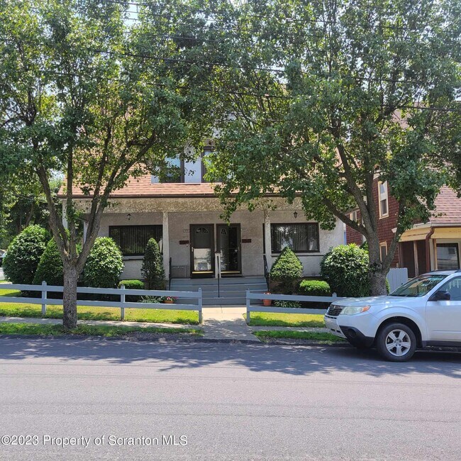 Building Photo - 648 Prescott Ave
