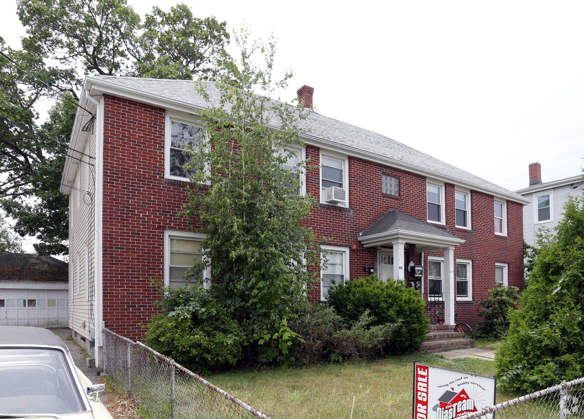 Building Photo - 819 Central Ave