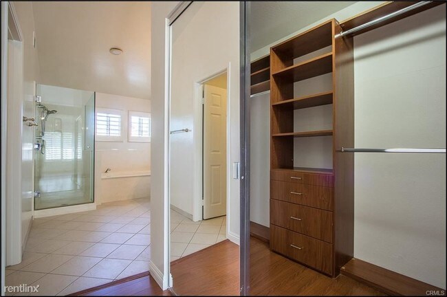 Building Photo - 5 br, 3 bath House - 16 Calypso St