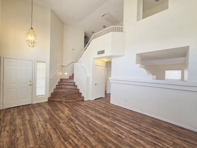 Building Photo - 1900 Villa Vista Way