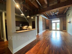 Building Photo - 420 S Front St