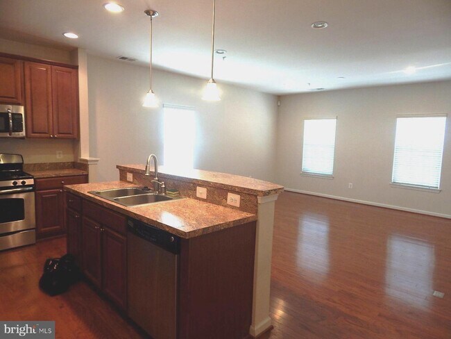 Foto del edificio - 5690 Virginia Ln
