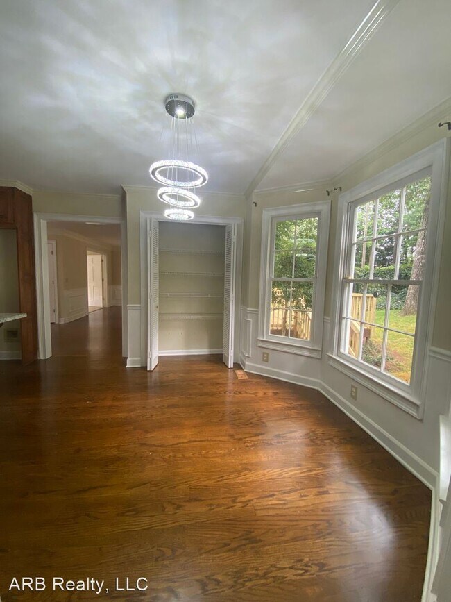 Building Photo - 4 br, 2.5 bath House - 3626 Robinson Walk ...