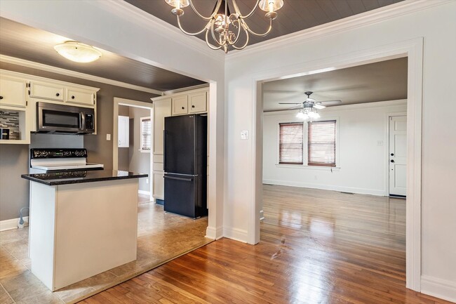 Building Photo - 1707 West Ave