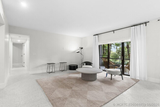 Foto del edificio - 11223 Pond View Dr