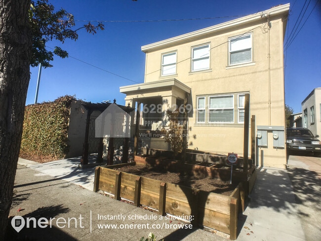 Building Photo - 1074 45th St