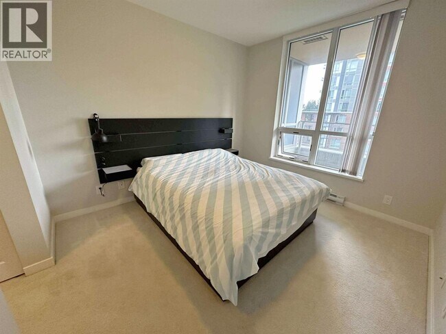 Photo du bâtiment - 3093 Windsor Gate