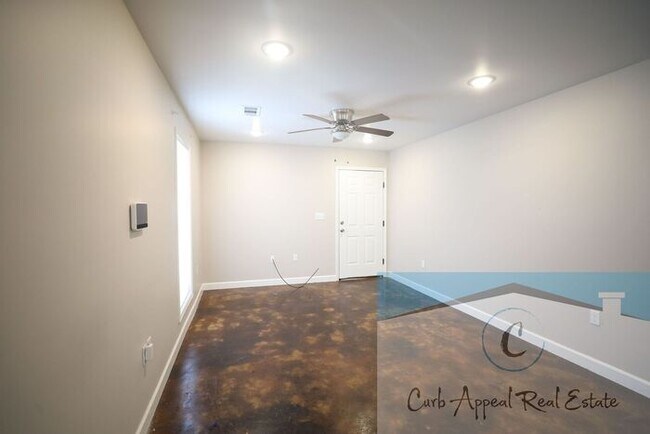 Foto del edificio - Beautiful 4 bed 2 bath home - HUD accepted!!