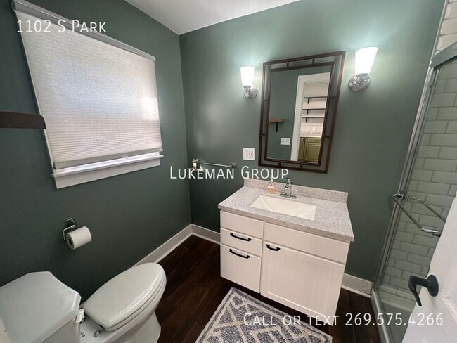 Building Photo - 1102 S Park-