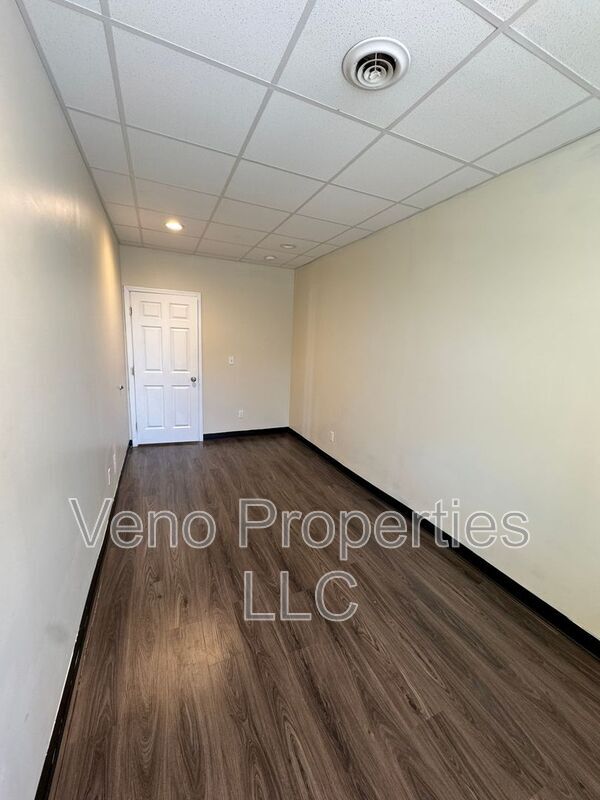 Foto del edificio - 219 Spring Ave