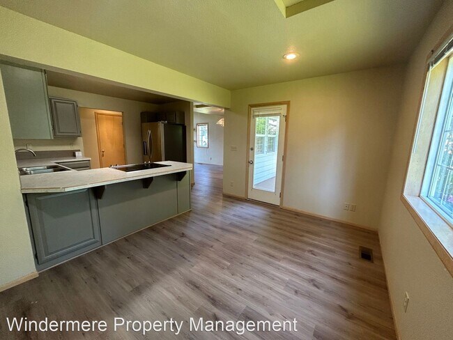 Building Photo - 4 br, 2 bath House - 1350 Lahti Dr