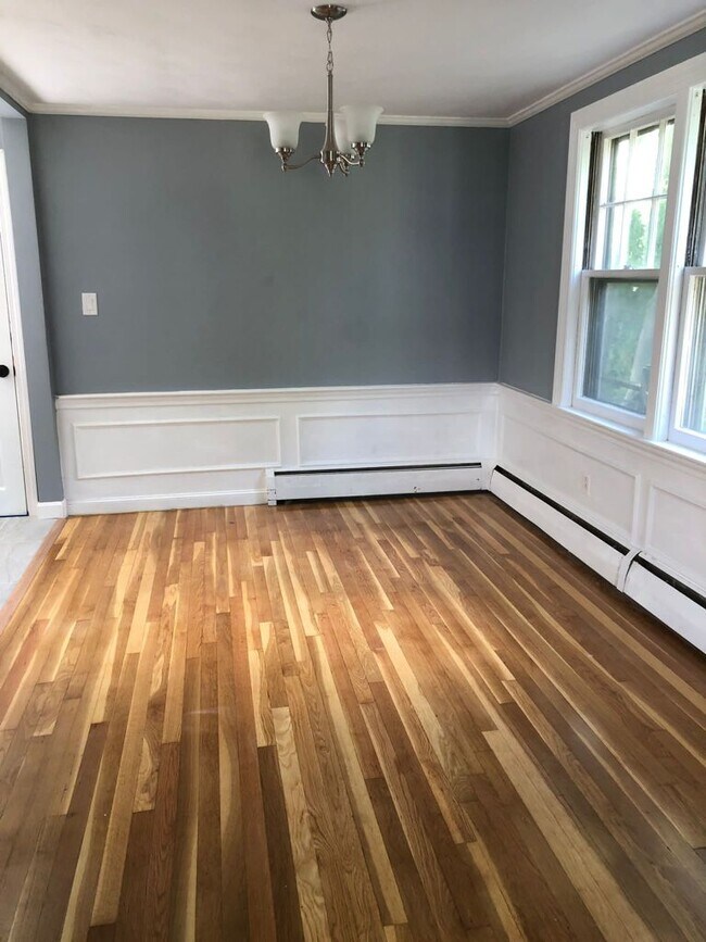 Dining - 10 Robken Rd