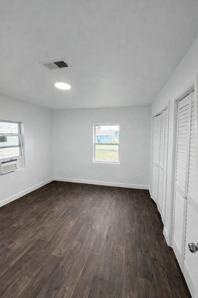 Foto del edificio - 1205 S Georgia St