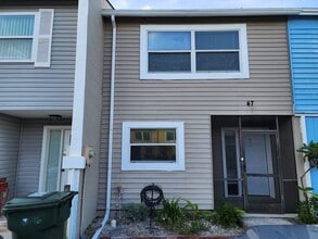 Building Photo - 3001 S Pines Dr