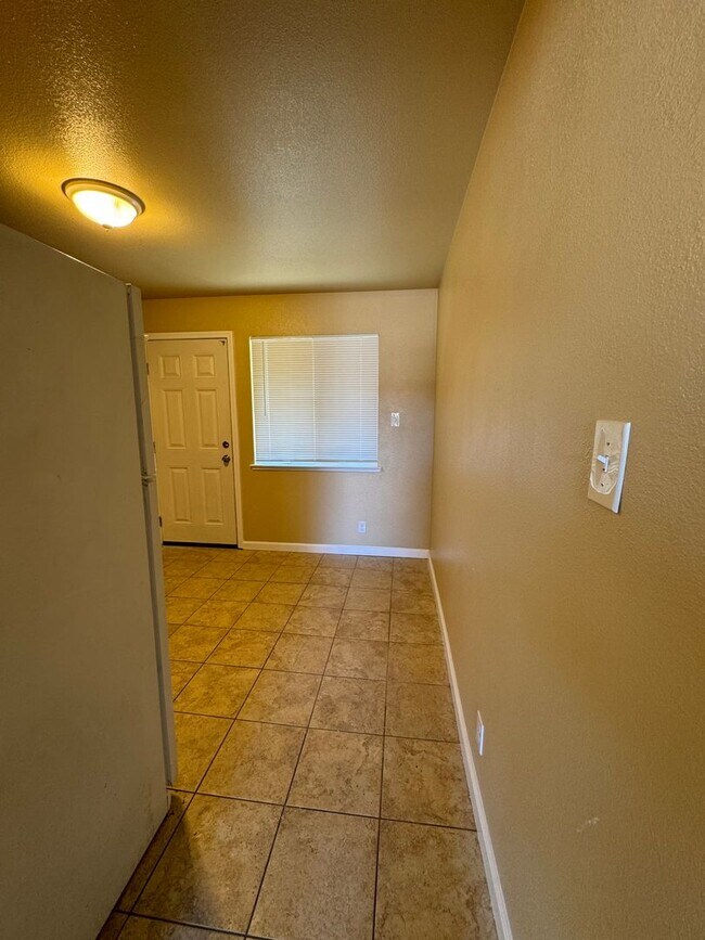 Building Photo - 33 Deering Ct
